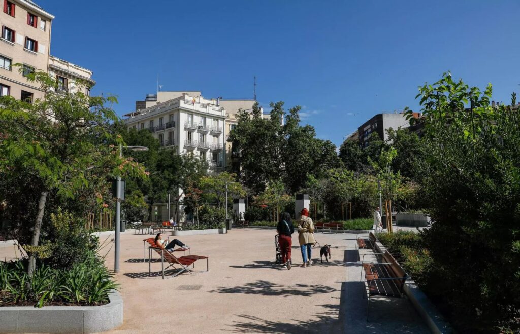 mobiliario urbano exterior