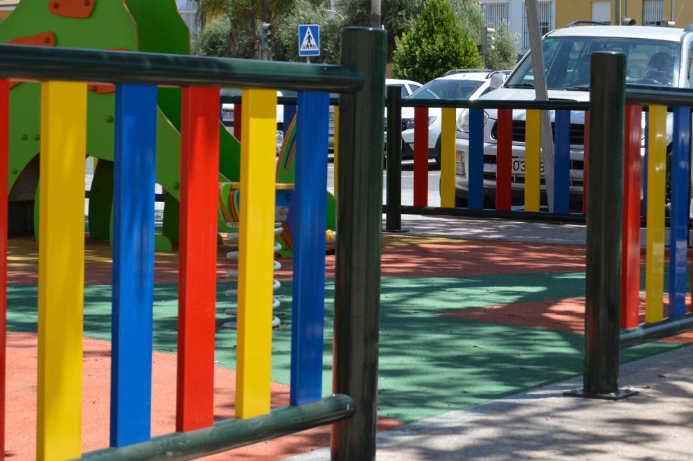 suelo caucho parque infantil
